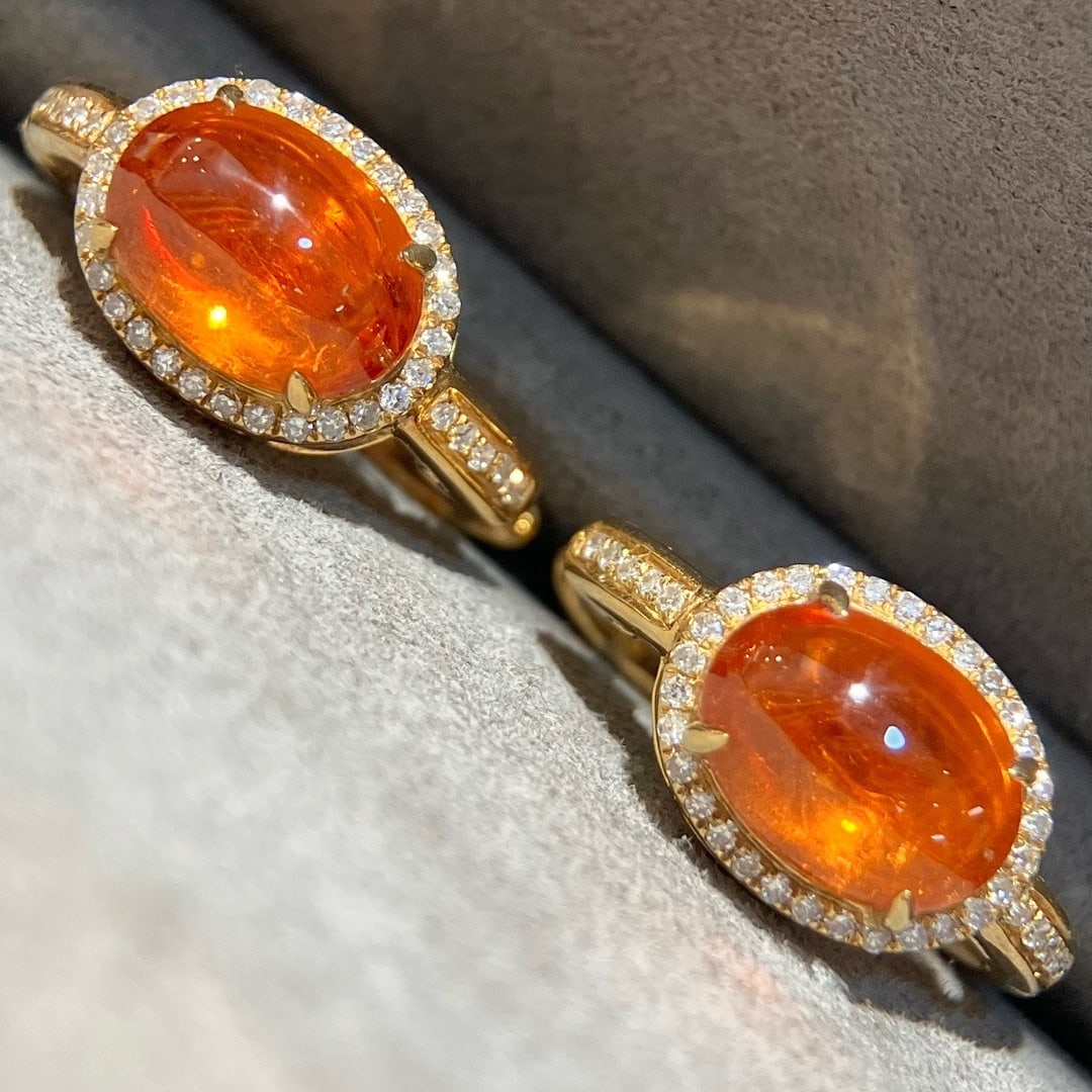 14k Gold 5.05 Ctw Natural Spessartine & Diamond Earrings: Ref:231126314 // gold content:14k gold // main gemstone:spessartine // shape:oval // carat weight:4. 85ct // color:orange // treatment:natural // // adjacent gemstone 2 : diamond // shape:round // car