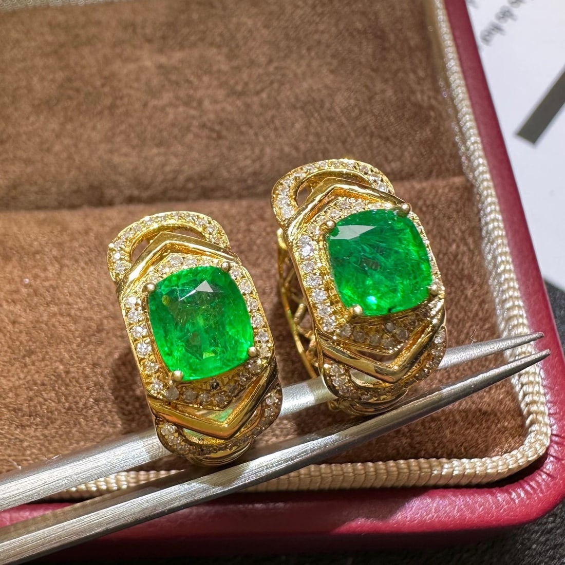 14k Gold 2.07 Ctw Vivid Green Natural Emerald & Diamond Earrings: Ref:231126322 // gold content:14k gold // main gemstone:emerald // shape:cushion // carat weight:1. 77ct // color:vivid green // treatment:natural // // adjacent gemstone 2 : diamond // shape:round //