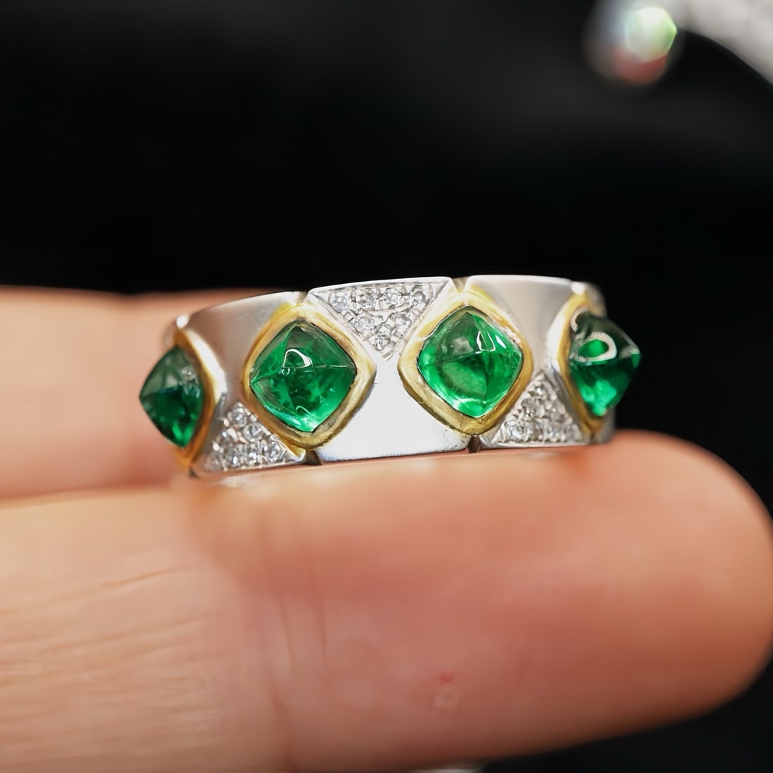 14k Gold 1.52 Ctw Natural Emerald & Diamond Ring: Ref:231126323 // gold content:14k gold // ring size:7. 25us // // main gemstone:emerald // shape:sugar-loaf // carat weight:1. 42ct // color:green // treatment:natural // // adjacent gemstone 2 : diam