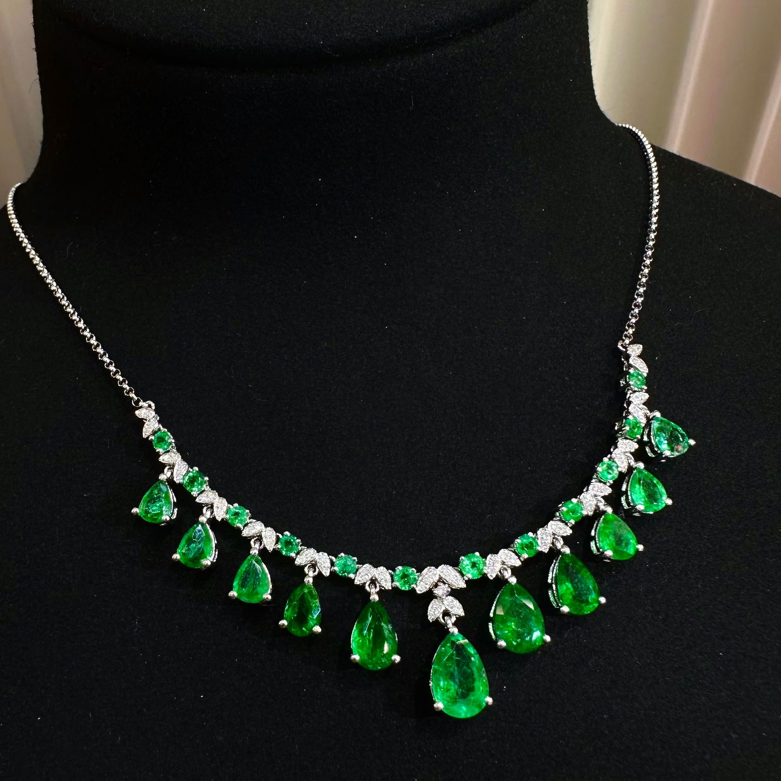 14k Gold 5.15 Ctw Vivid Green Natural Emerald & Diamond Necklace - 2