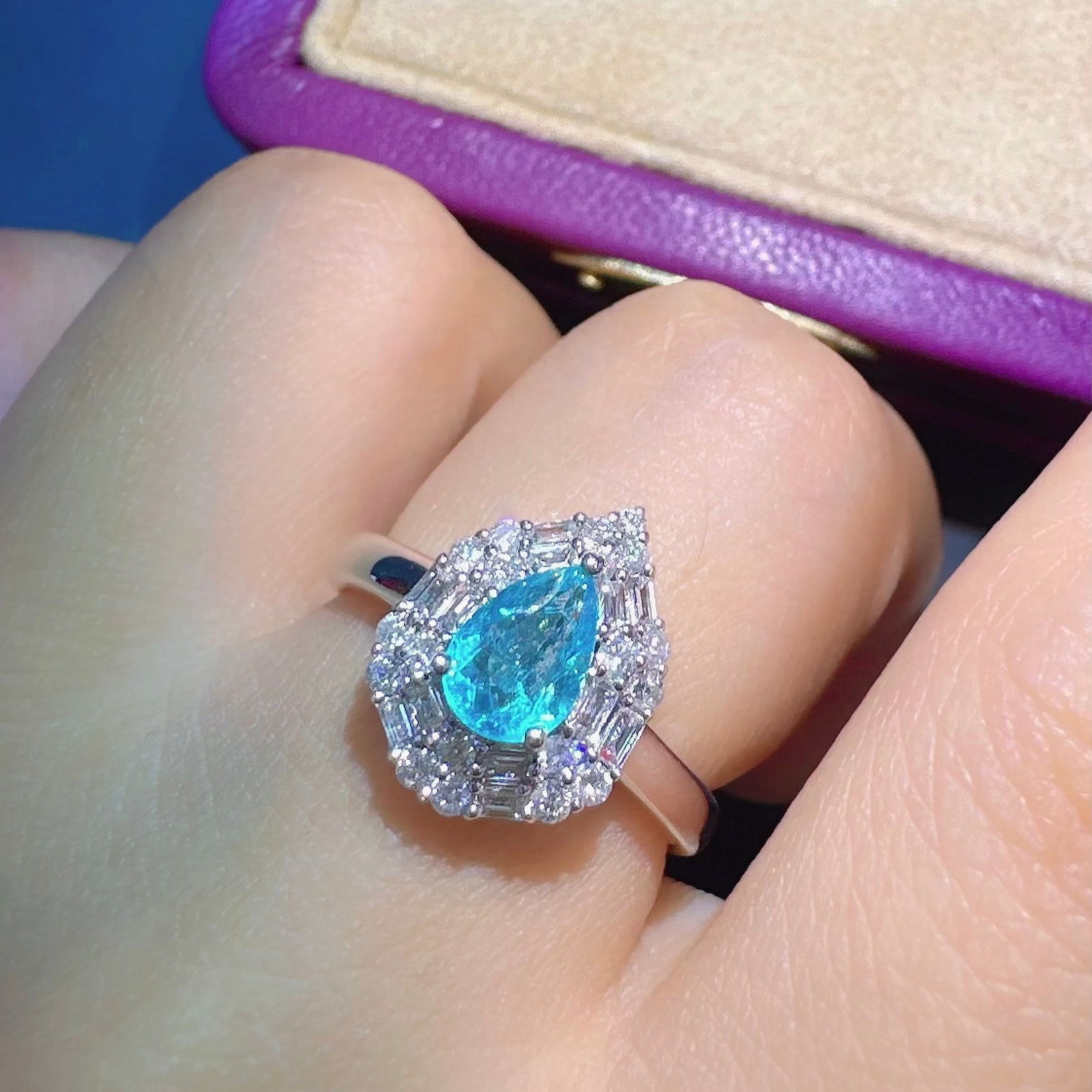 14k Gold 1.02 Ctw Natural Paraiba Tourmaline & Diamond Ring - 4