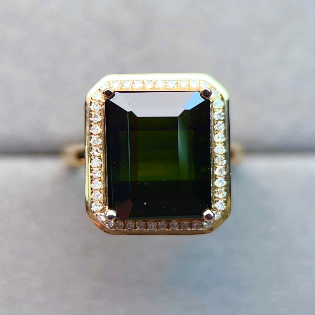 14k Gold 8.22 Ctw Natural Tourmaline & Diamond Ring: Ref:231126362 // gold content:14k gold // ring size:7. 25us // // main gemstone:tourmaline // shape:octagonal // carat weight:8ct // color:green // treatment:natural // // adjacent gemstone 2 : diamon