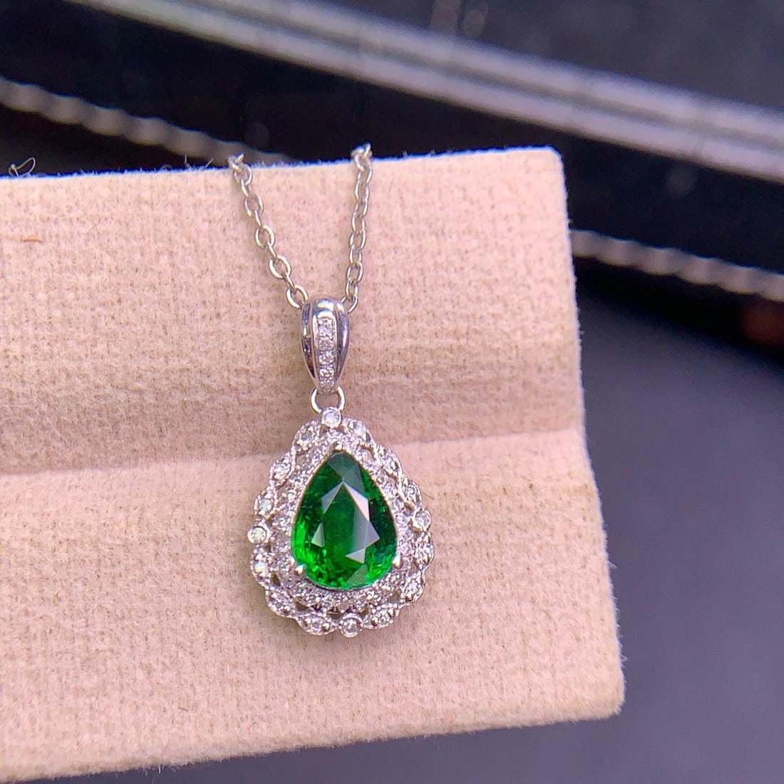 14k Gold 1.03 Ct Vivid Green Natural Tsavorite & Diamond Pendant( Without Chain ) - 4