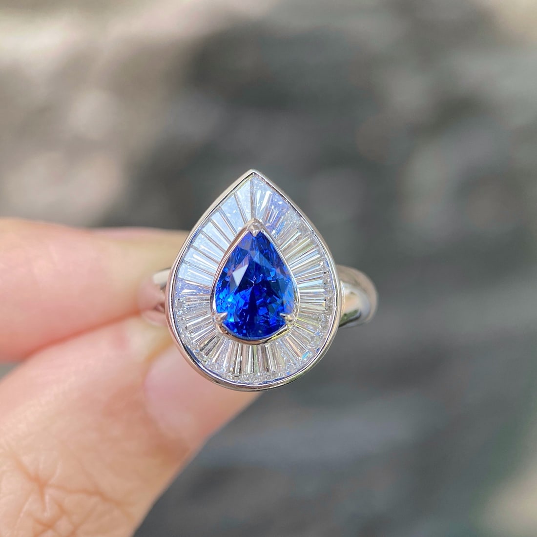 14k Gold 3.98 Ctw Natural Sapphire & Diamond Ring: Ref:231126377 // gold content:14k gold // ring size:7. 25us // // main gemstone:sapphire // shape:pear // carat weight:2. 58ct // color:cornflower blue // treatment:natural // // adjacent gemstone 2 :