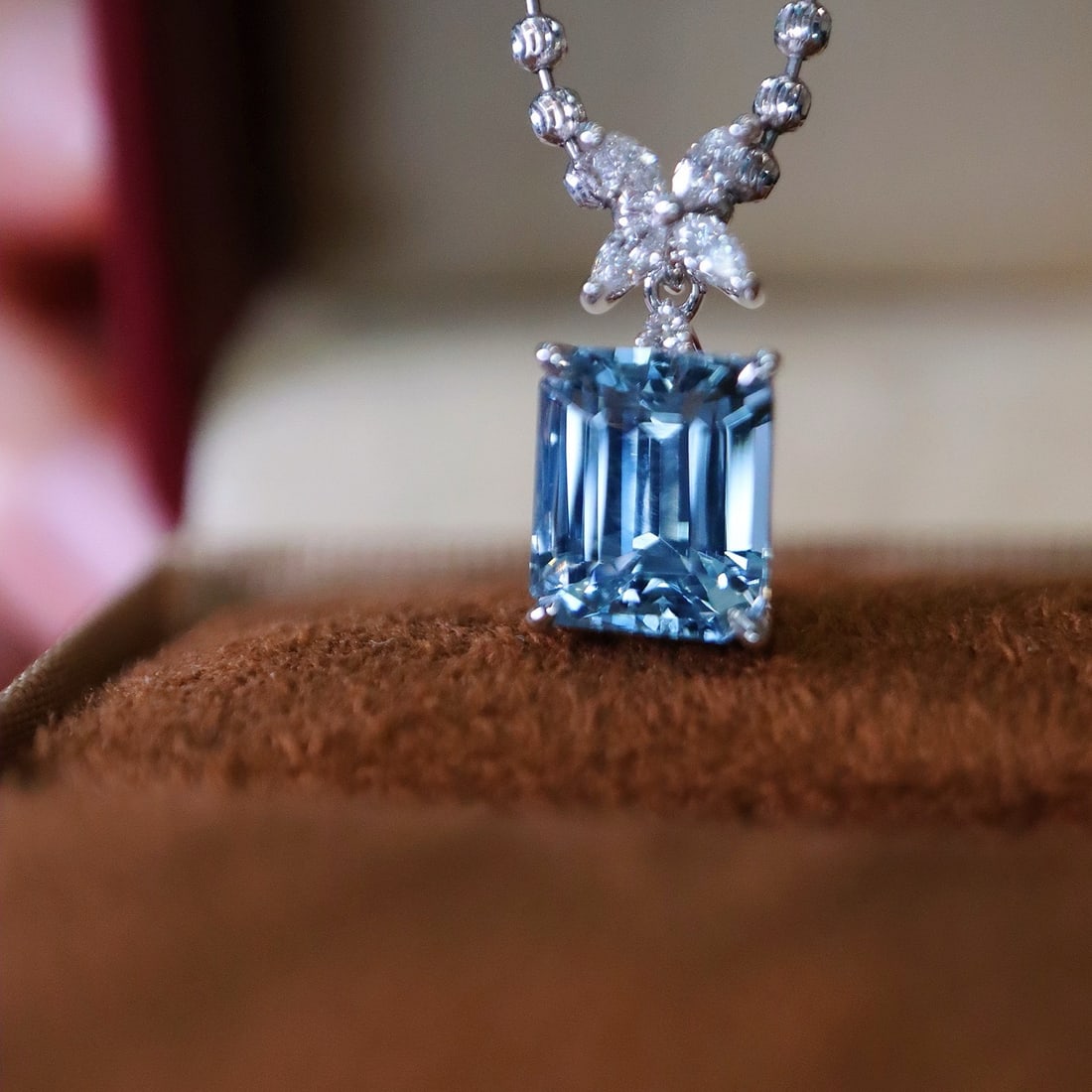 14k Gold 2.07 Ctw Natural Aquamarine & Diamond Pendant( Without Chain ): Ref:231126381 // gold content:14k gold // main gemstone:aquamarine // shape:octagonal // carat weight:1. 94ct // color:santa maria color // treatment:natural // // adjacent gemstone 2 : diamond // sha