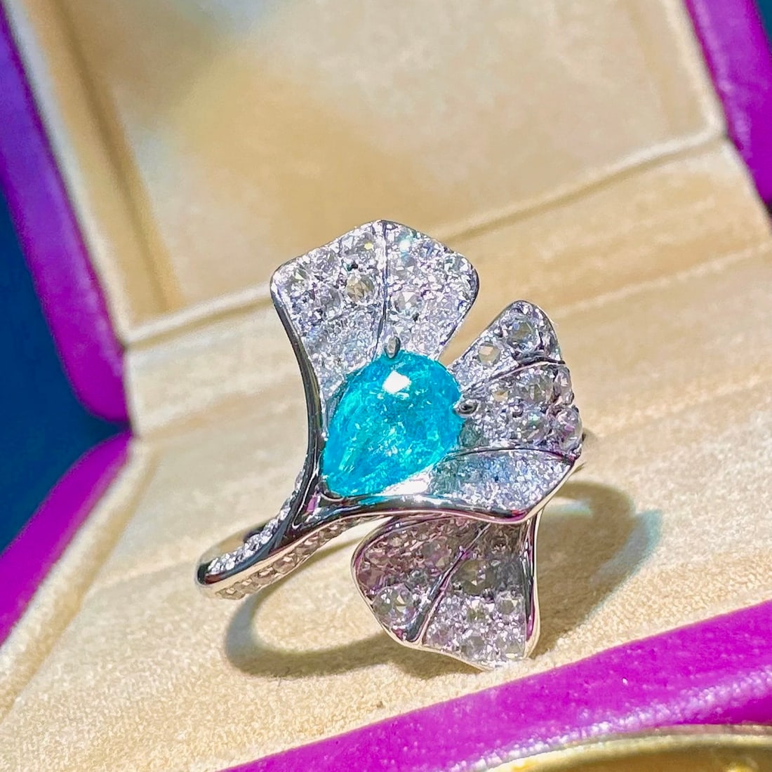 14k Gold 0.92 Ctw Natural Paraiba Tourmaline & Diamond Ring - 2