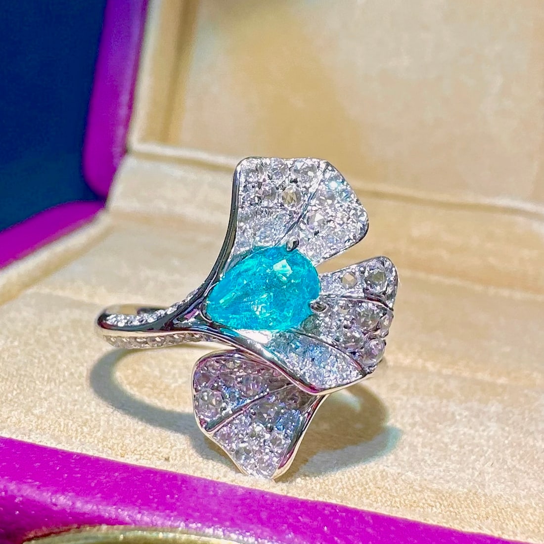 14k Gold 0.92 Ctw Natural Paraiba Tourmaline & Diamond Ring - 4
