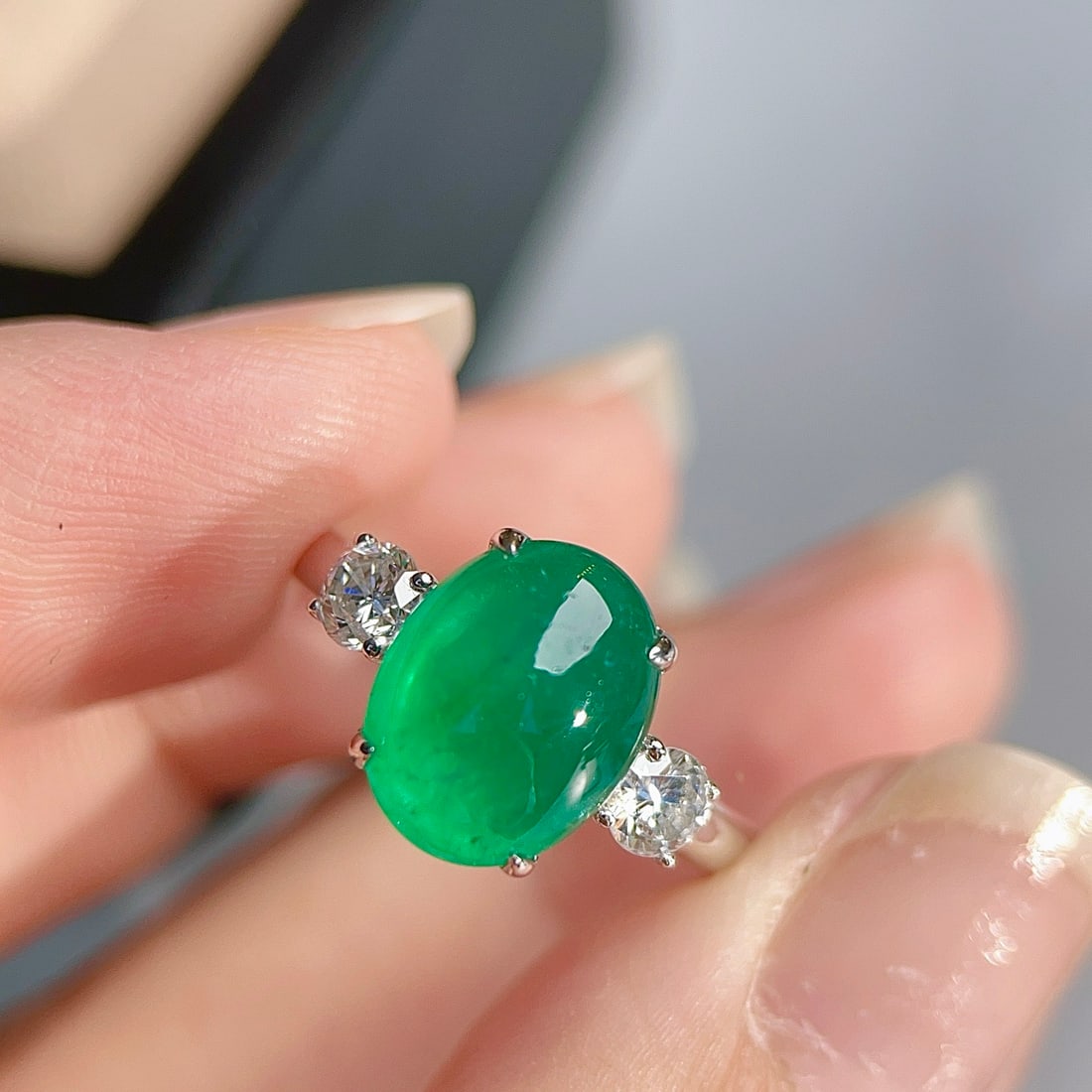 14k Gold 3.63 Ctw Natural Emerald & Diamond Ring: Ref:231126396 // gold content:14k gold // ring size:7. 25us // // main gemstone:emerald // shape:oval // carat weight:3. 19ct // color:green // treatment:natural // // adjacent gemstone 2 : diamond //