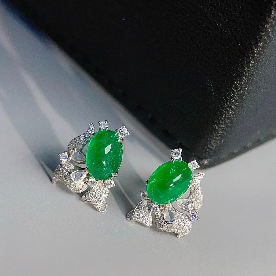 14k Gold 2.80 Ctw Vivid Green Natural Emerald & Diamond Earrings - 4