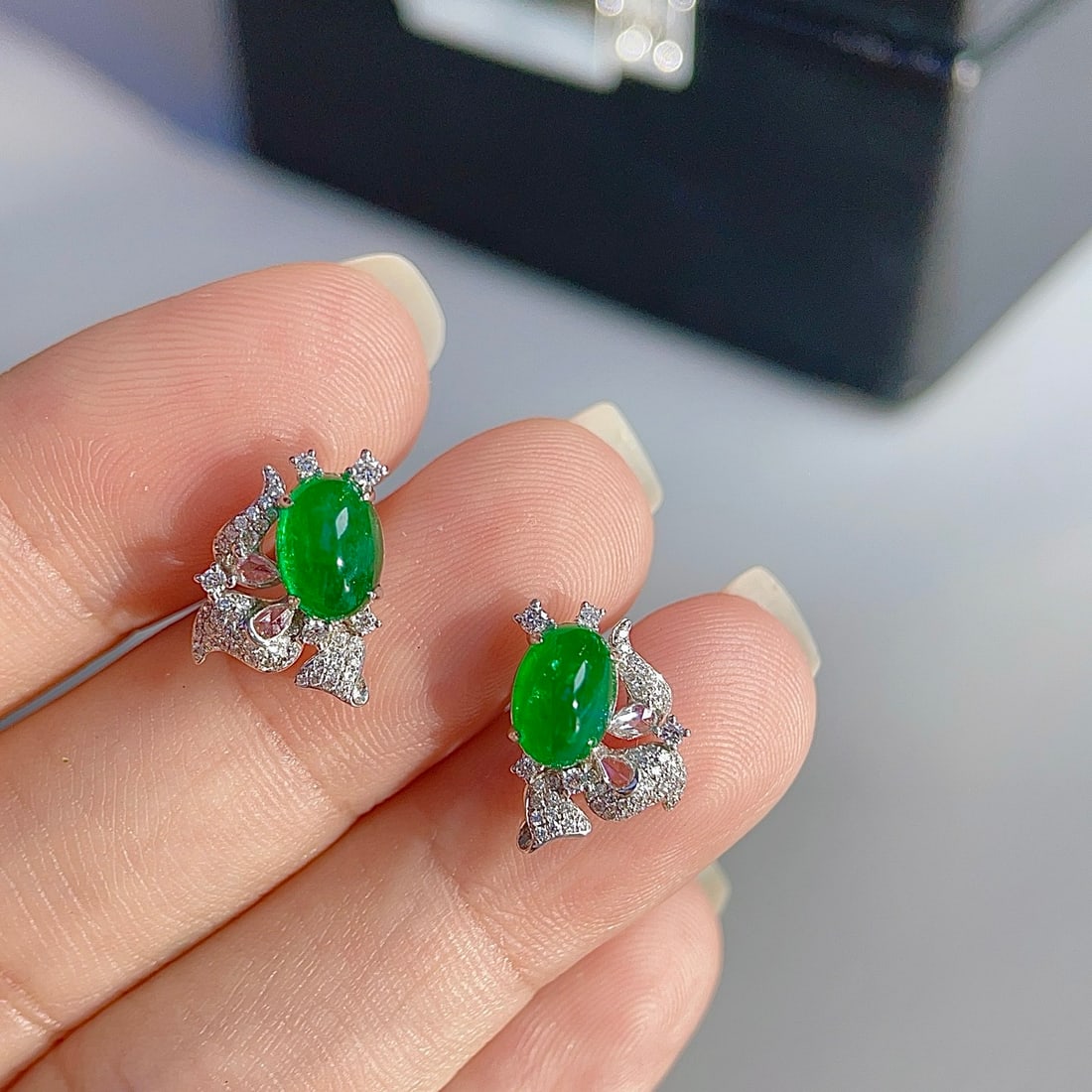 14k Gold 2.80 Ctw Vivid Green Natural Emerald & Diamond Earrings - 5