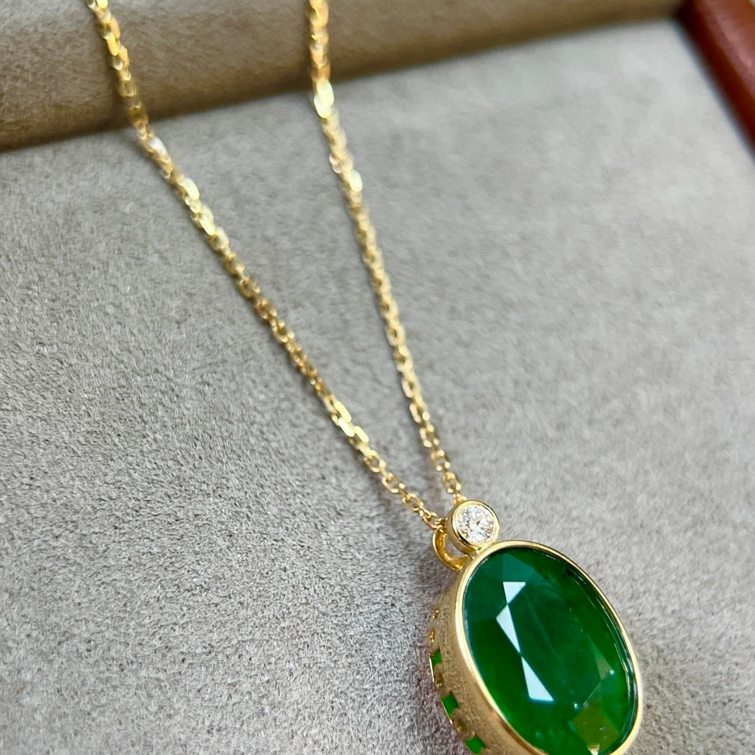 14k Gold 5.27 Ctw Vivid Green Natural Emerald & Diamond Necklace - 5