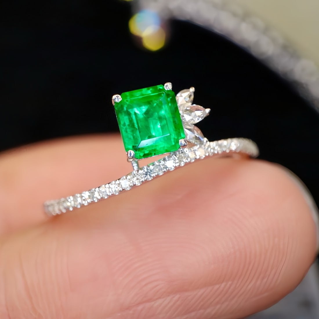 14k Gold 0.66 Ctw Vivid Green Natural Emerald & Diamond Ring: Ref:231126414 // gold content:14k gold // ring size:7. 25us // // main gemstone:emerald // shape:octagonal // carat weight:0. 53ct // color:vivid green // treatment:natural // // adjacent gemstone 2 :