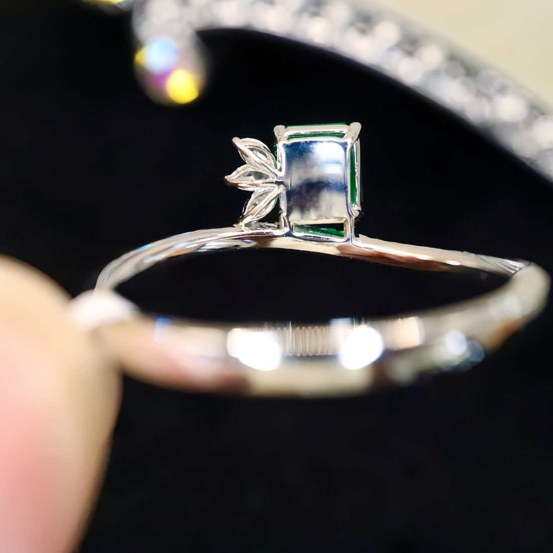 14k Gold 0.66 Ctw Vivid Green Natural Emerald & Diamond Ring - 4