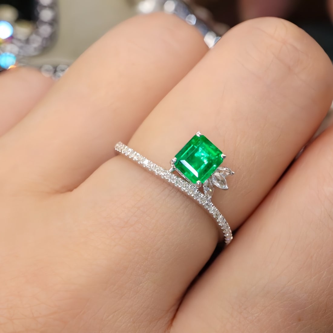 14k Gold 0.66 Ctw Vivid Green Natural Emerald & Diamond Ring - 5