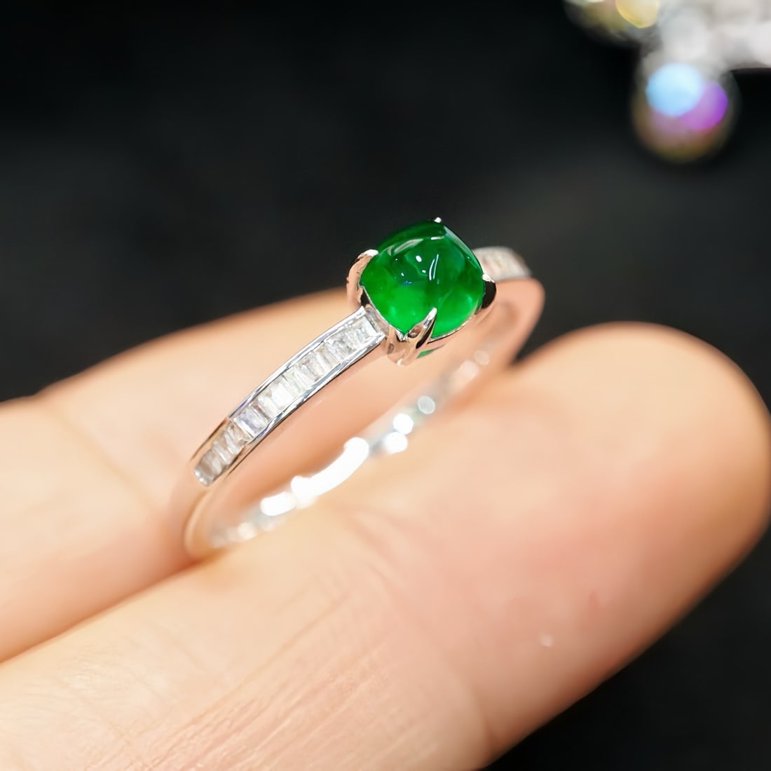 14k Gold 0.75 Ctw Vivid Green Natural Emerald & Diamond Ring - 4