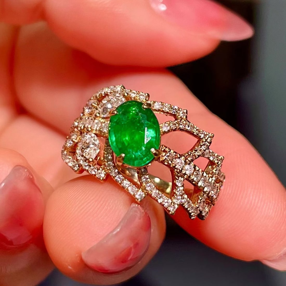 14k Gold 1.90 Ctw Vivid Green Natural Emerald & Diamond Ring - 4