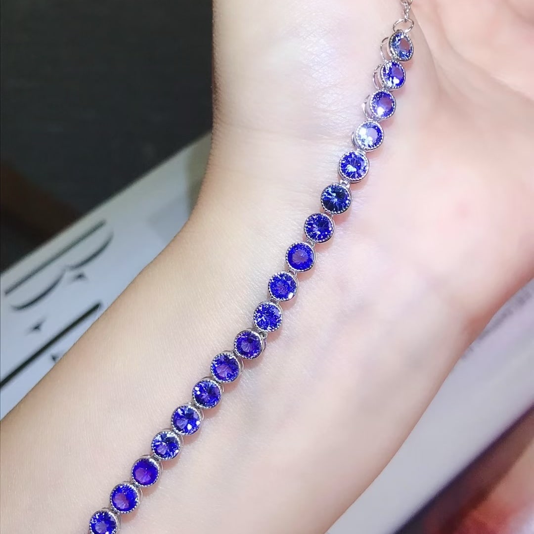 14k Gold 8.6 Ct Natural Tanzanite Bracelet: Ref:231126449 // gold content:14k gold // main gemstone:tanzanite // shape:round // carat weight:8. 6ct // color:blue // treatment:natural // cut grade:g // Condition: New Low Estimate: 6300 High Est