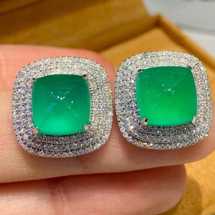 14k Gold 6.5 Ct Natural Emerald & Diamond Earrings: Ref:231139037 // gold content:14k gold // main gemstone:emerald // shape:sugar-loaf // carat weight:6. 5ct // color:green // treatment:natural // // adjacent gemstone 2 : diamond // number of