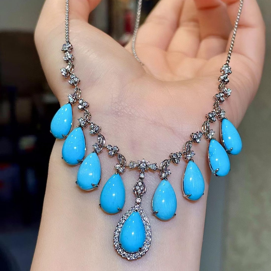 14k Gold 24.76 Ctw Natural Blue Turquoise & Diamond Necklace: Ref:231139067 // gold content:14k gold // main gemstone:blue turquoise // shape:pear // carat weight:23. 68ct // color:blue // treatment:natural // // adjacent gemstone 2 : diamond // shape:round