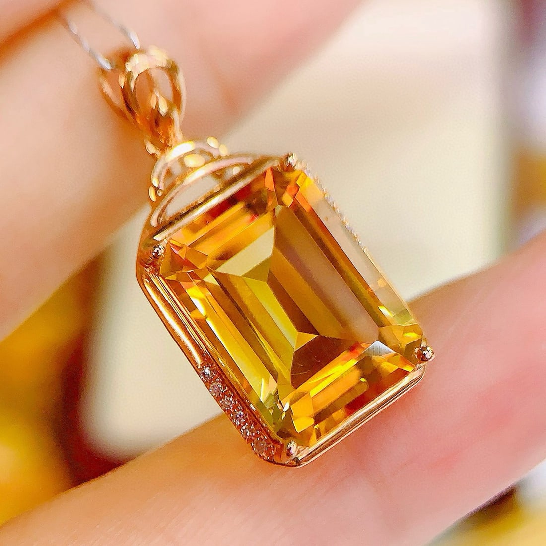 14k Gold 7.68 Ctw Natural Citrine & Diamond Pendant( Without Chain ): Ref:231139070 // gold content:14k gold // main gemstone:citrine // shape:octagonal // carat weight:7. 65ct // color:yellow // treatment:natural // // adjacent gemstone 2 : diamond // number of