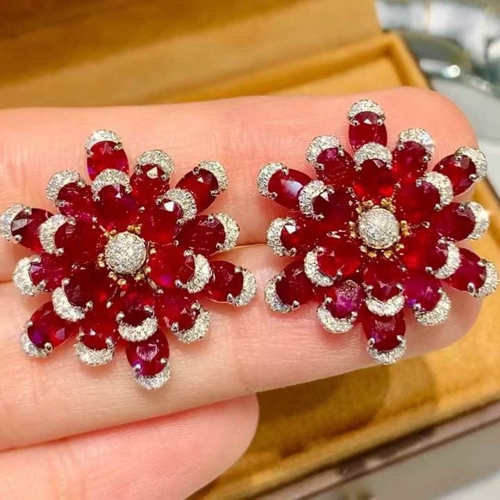 14k Gold 11.25 Ct Natural Ruby & Diamond Earrings: Ref:231139076 // gold content:14k gold // main gemstone:ruby // shape:oval // carat weight:11. 25ct // color:red // treatment:natural // // adjacent gemstone 2 : diamond // shape:round // clarity
