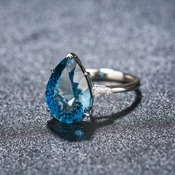 14k Gold 8.72 Ct Natural Topaz & Sapphire Ring - 3