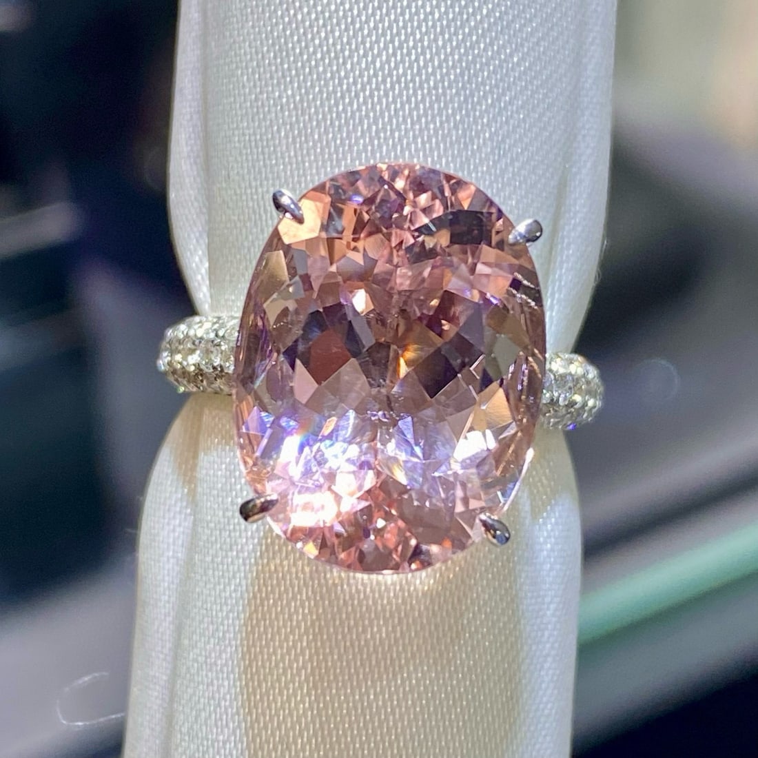 14k Gold 10.47 Ctw Natural Morganite & Diamond Ring: Ref:231139106 // gold content:14k gold // ring size:7. 25us // // main gemstone:morganite // shape:oval // carat weight:9. 92ct // color:pinkish orange // treatment:natural // // adjacent gemstone 2 :