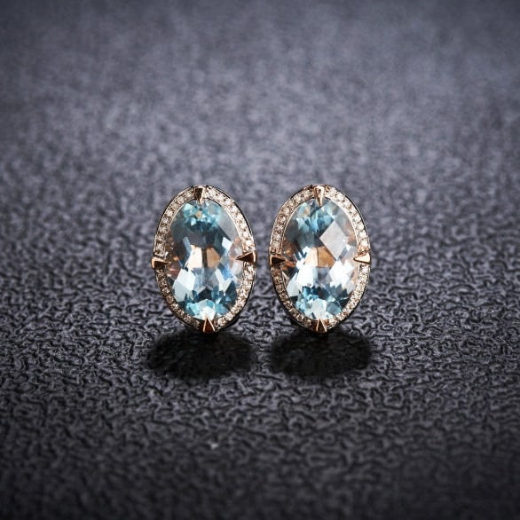 14k Gold 3.66 Ct Natural Aquamarine & Diamond Earrings: Ref:231139109 // gold content:14k gold // main gemstone:aquamarine // shape:oval // carat weight:3. 66ct // color:blue // treatment:natural // // adjacent gemstone 2 : diamond // shape:round // clarit