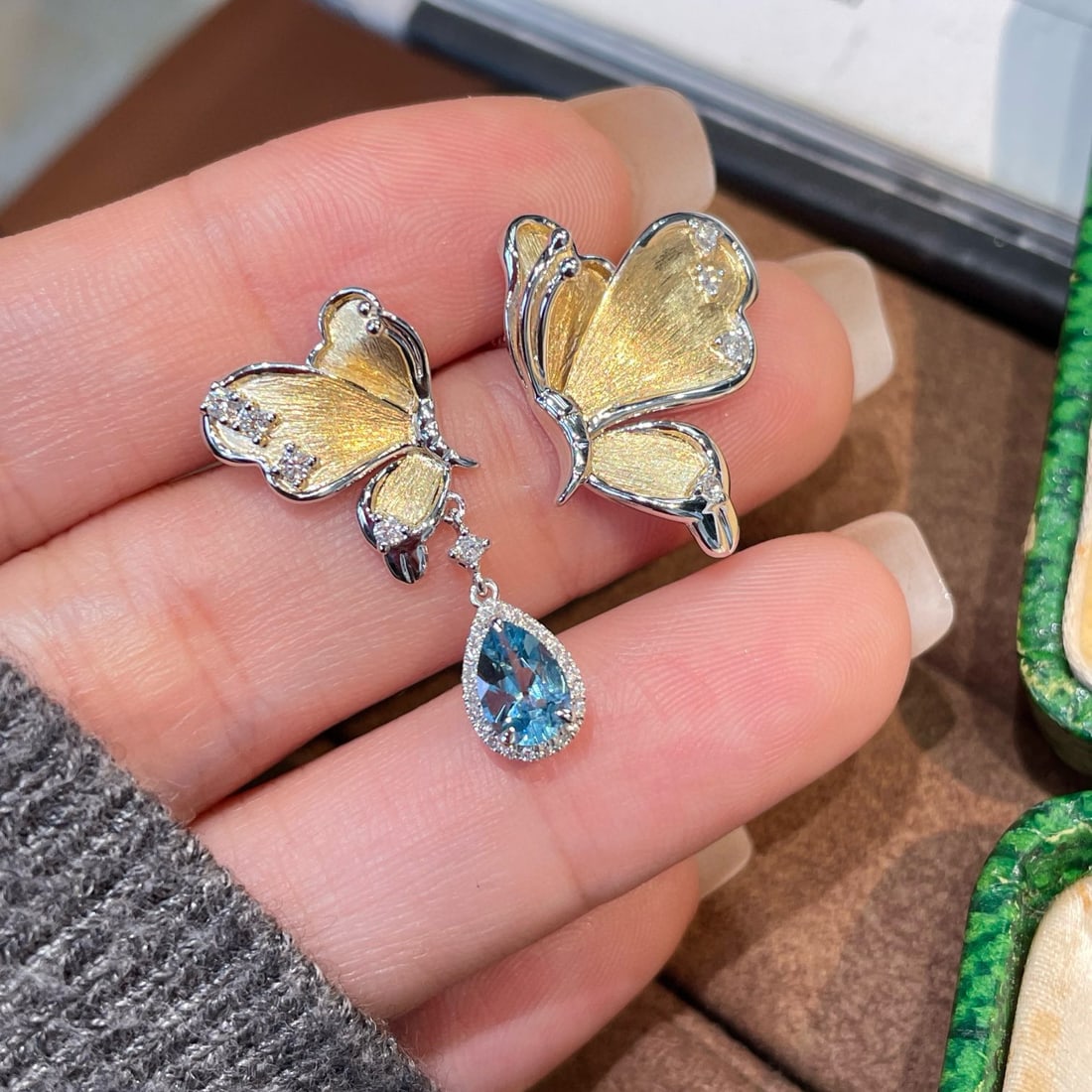 14k Gold 0.40 Ct Natural Aquamarine & Diamond Earrings - 4