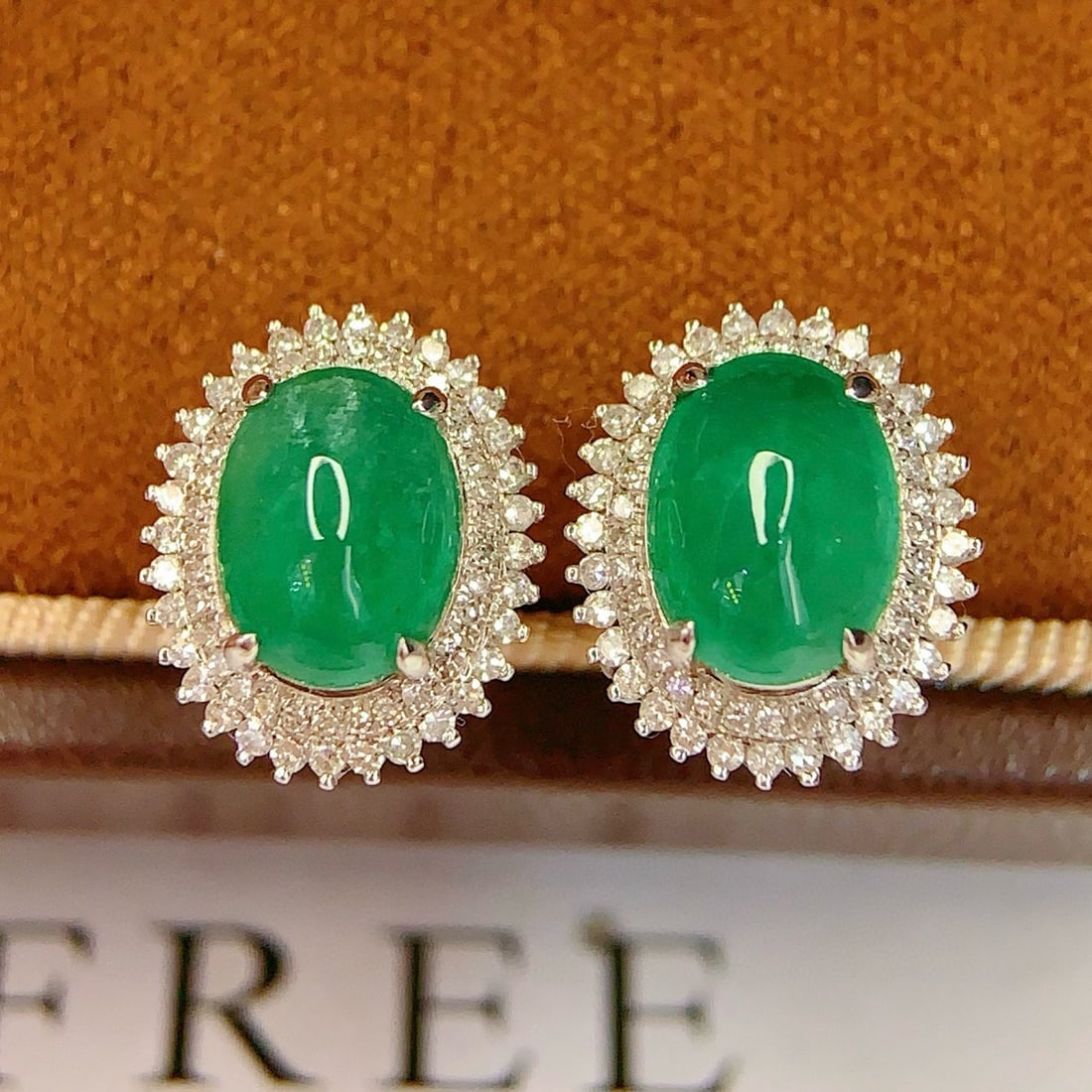 14k Gold 3.16 Ct Natural Emerald & Diamond Earrings: Ref:231139123 // gold content:14k gold // main gemstone:emerald // shape:oval // carat weight:3. 16ct // color:green // treatment:natural // // adjacent gemstone 2 : diamond // number of stones:131