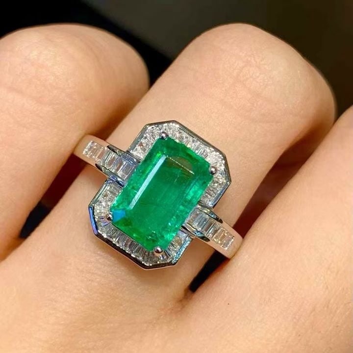 14k Gold 2.3 Ct Natural Emerald & Diamond Ring: Ref:231139126 // gold content:14k gold // ring size:7. 25us // // main gemstone:emerald // shape:octagonal // carat weight:2. 3ct // color:green // treatment:natural // // adjacent gemstone 2 :