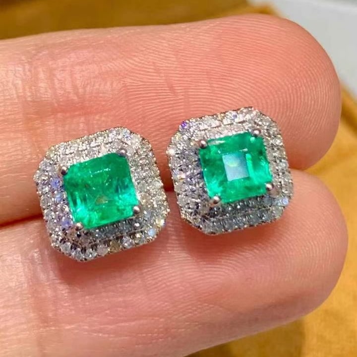14k Gold 1.00 Ct Natural Emerald & Diamond Earrings: Ref:231139129 // gold content:14k gold // main gemstone:emerald // shape:octagonal // carat weight:1. 00ct // color:green // treatment:natural // // adjacent gemstone 2 : diamond // shape:round //