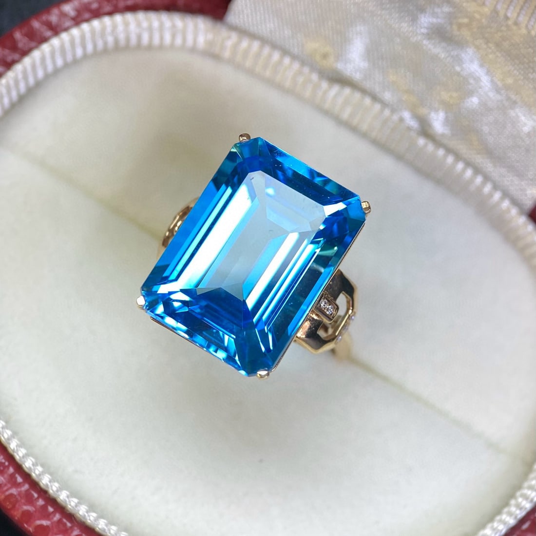 14k Gold 18.25 Ct Natural Topaz & Diamond Ring - 3