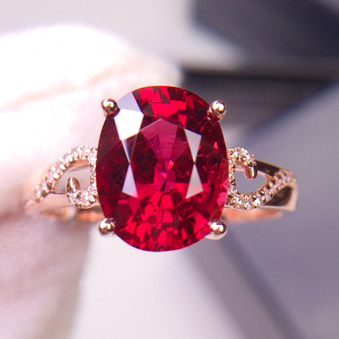 14k Gold 3.35 Ct Natural Tourmaline & Diamond Ring: Ref:231139149 // gold content:14k gold // ring size:7. 25us // // main gemstone:tourmaline // shape:oval // carat weight:3. 35ct // color:red // treatment:natural // // adjacent gemstone 2 :