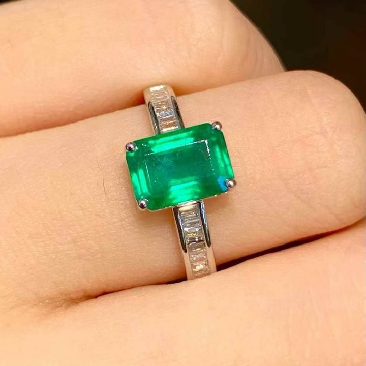 14k Gold 1.8 Ct Natural Emerald & Diamond Ring - 4