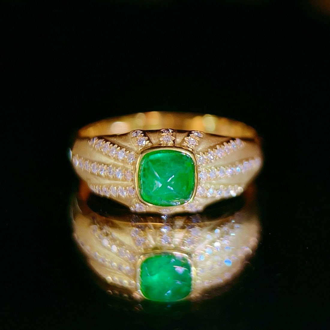 14k Gold 0.5 Ct Natural Emerald & Diamond Ring: Ref:231139174 // gold content:14k gold // ring size:7. 25us // // main gemstone:emerald // shape:sugar-loaf // carat weight:0. 5ct // color:green // treatment:natural // // adjacent gemstone 2 : diamo