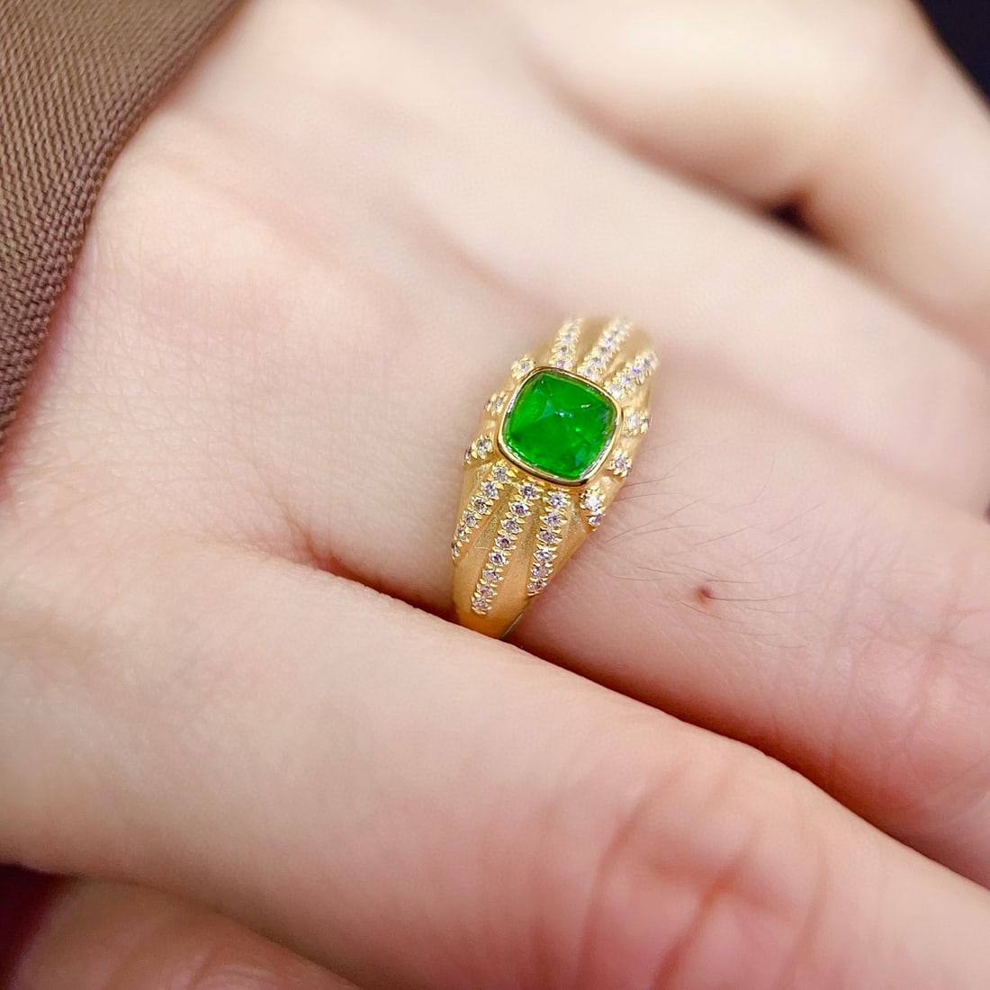 14k Gold 0.5 Ct Natural Emerald & Diamond Ring - 4