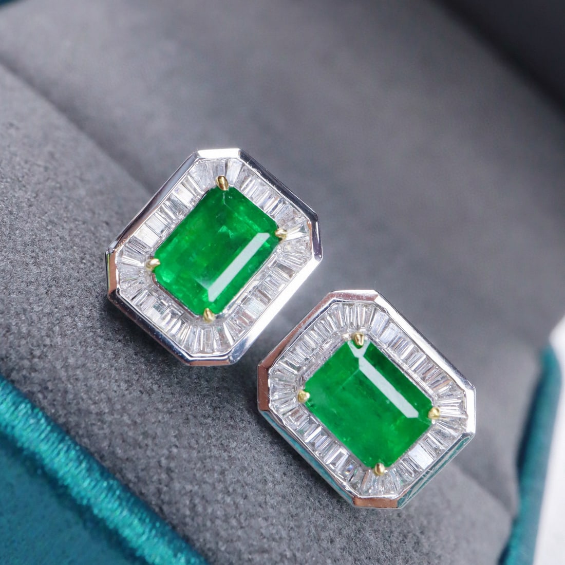 14k Gold 2.03 Ctw Natural Emerald & Diamond Earrings - 5