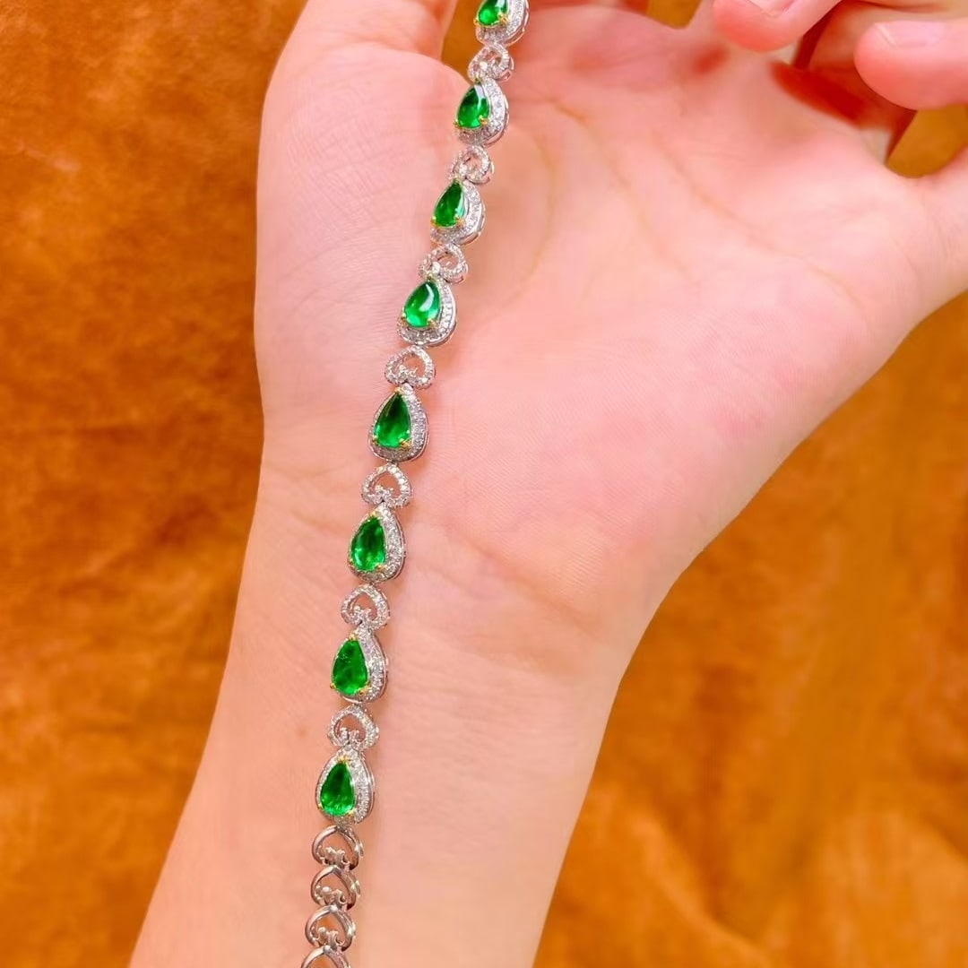 14k Gold 3.5 Ct Natural Emerald & Diamond Bracelet - 4