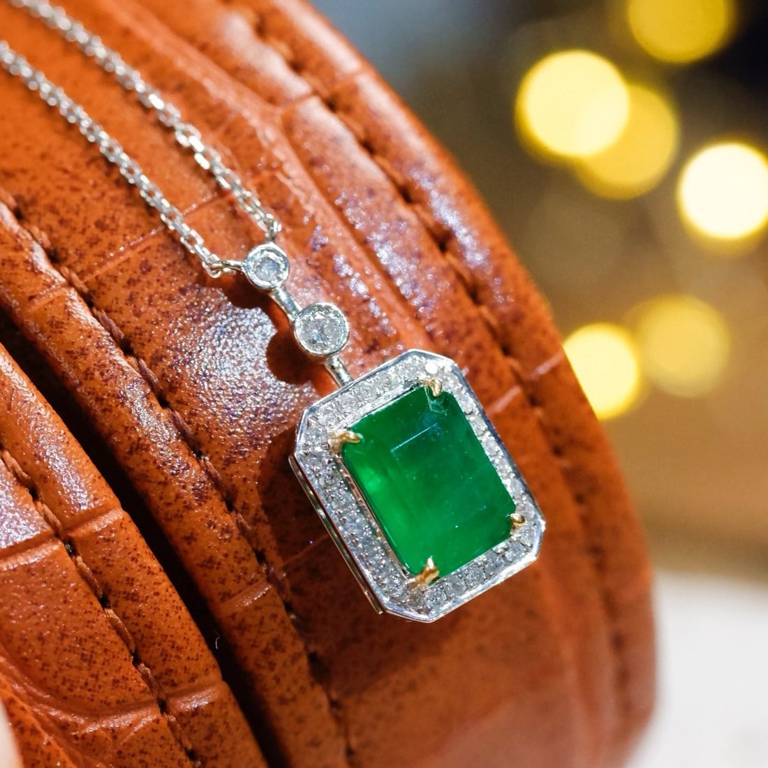 14k Gold 1.59 Ctw Natural Emerald & Diamond Necklace - 2