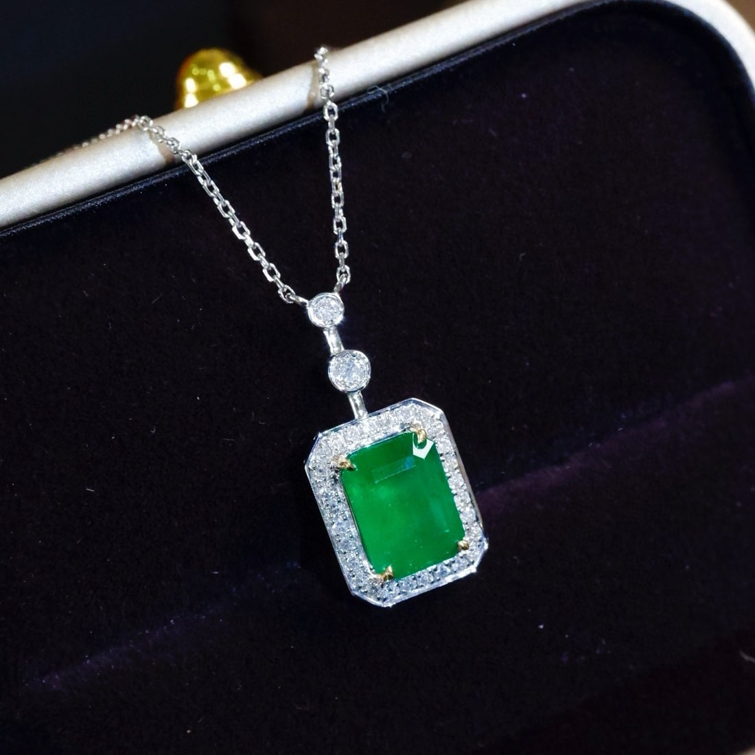 14k Gold 1.59 Ctw Natural Emerald & Diamond Necklace - 5