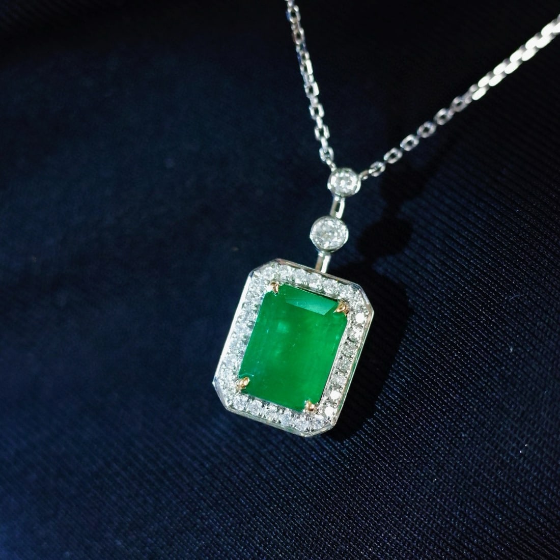 14k Gold 1.59 Ctw Natural Emerald & Diamond Necklace - 6