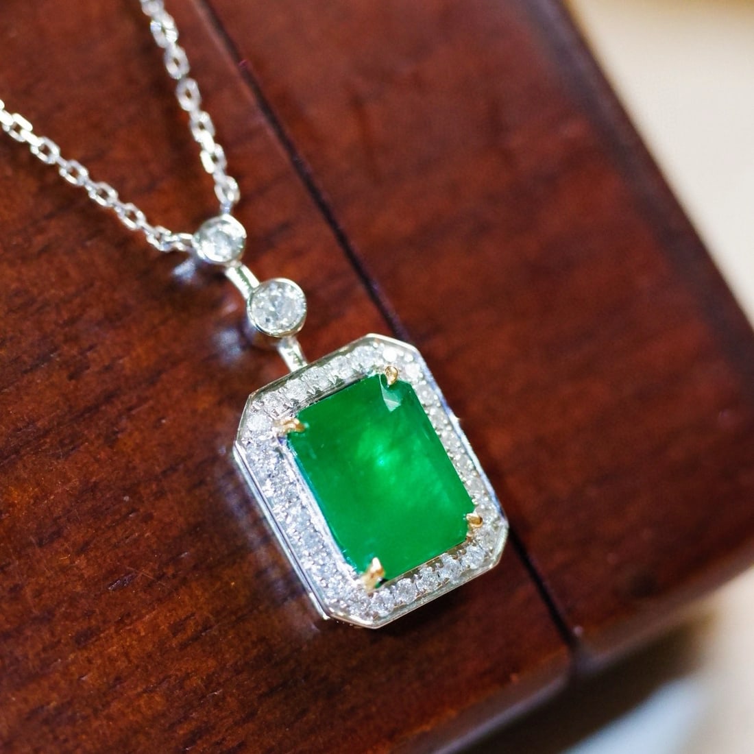 14k Gold 1.59 Ctw Natural Emerald & Diamond Necklace - 7