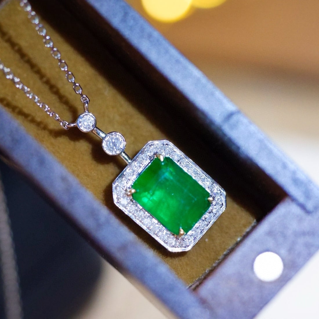 14k Gold 1.59 Ctw Natural Emerald & Diamond Necklace - 8