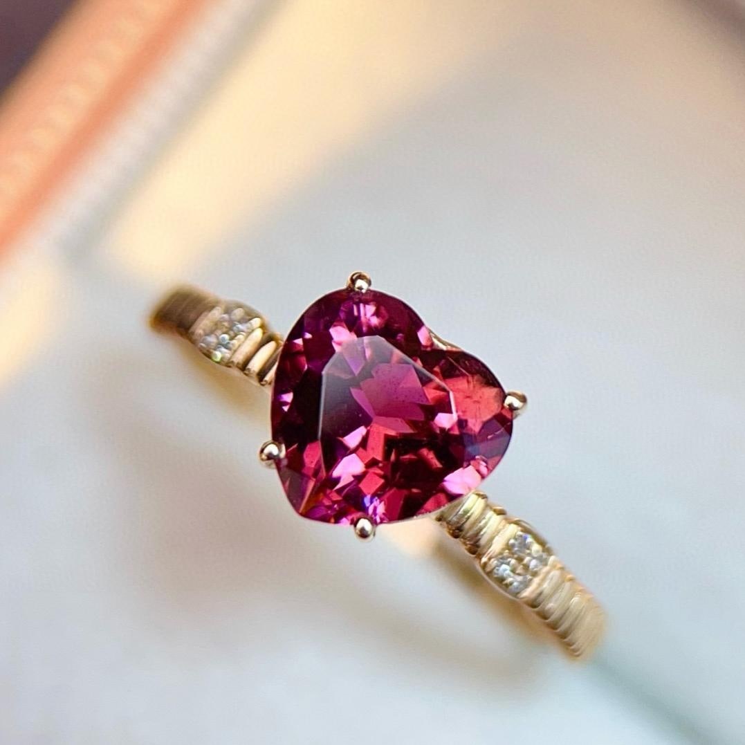 14k Gold 1.57 Ctw Natural Tourmaline & Diamond Ring: Ref:231139241 // gold content:14k gold // ring size:7. 25us // // main gemstone:tourmaline // shape:heart // carat weight:1. 55ct // color:red // treatment:natural // // adjacent gemstone 2 : diamond