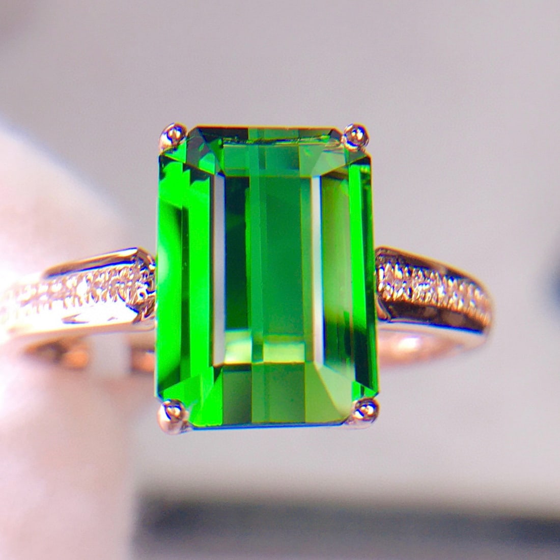 14k Gold 3.92 Ct Natural Tourmaline & Diamond Ring: Ref:231139247 // gold content:14k gold // ring size:7. 25us // // main gemstone:tourmaline // shape:octagonal // carat weight:3. 92ct // color:green // treatment:natural // // adjacent gemstone 2