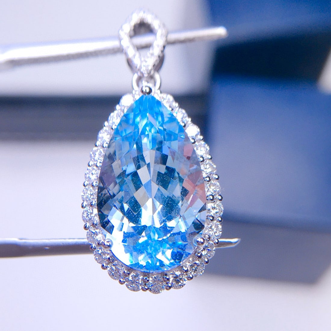 14k Gold 5.72 Ct Natural Aquamarine & Diamond Pendant( Without Chain ): Ref:231139248 // gold content:14k gold // main gemstone:aquamarine // shape:pear // carat weight:5. 72ct // color:blue // treatment:natural // // adjacent gemstone 2 : diamond // shape:round // clarit