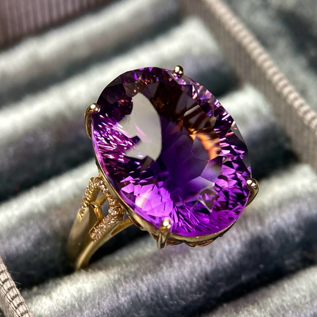 14k Gold 13.7 Ct Natural Amethyst & Diamond Ring - 2