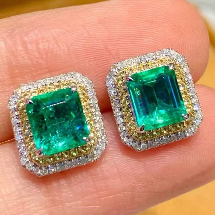14k Gold 2.1 Ct Natural Emerald & Color Diamond Earrings: Ref:231139256 // gold content:14k gold // main gemstone:emerald // shape:octagonal // carat weight:2. 1ct // color:green // treatment:natural // // adjacent gemstone 2 : color diamond //