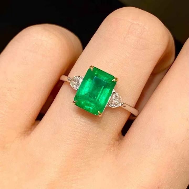 14k Gold 2.3 Ct Natural Emerald & Diamond Ring - 4